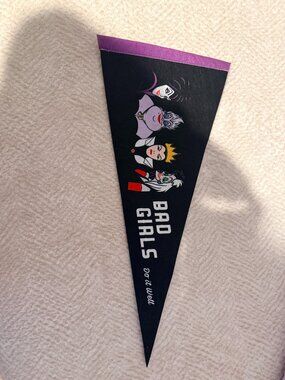 Rare Harvey's Disney Villains Signed Event Pennant Banner